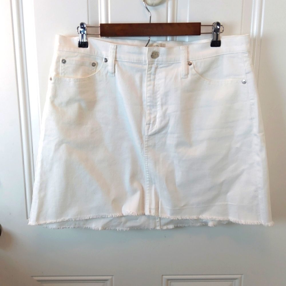 J.Crew raw edge hem White denim skirt (size 36x18)